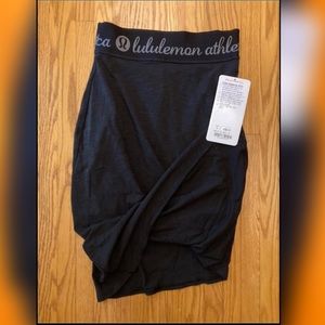 Lululemon BNWT Inner Essence Skirt Size 4 Black